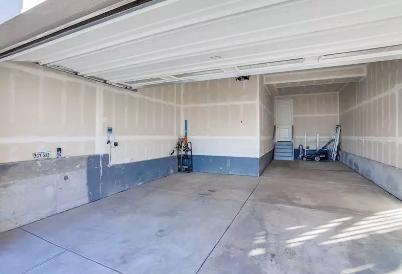 16 Mi To Denver: Spacious Commerce City Home!