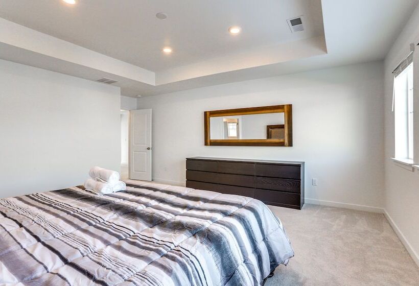 16 Mi To Denver: Spacious Commerce City Home!