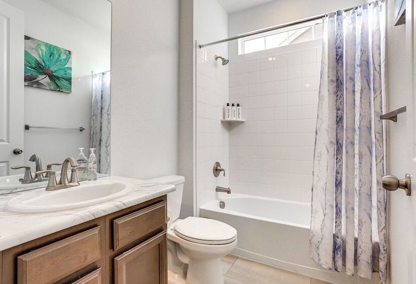 16 Mi To Denver: Spacious Commerce City Home!