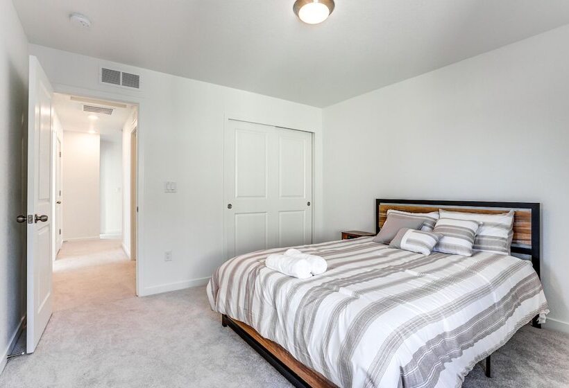 16 Mi To Denver: Spacious Commerce City Home!