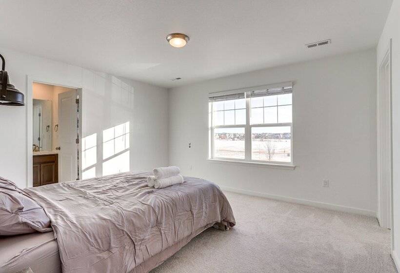 16 Mi To Denver: Spacious Commerce City Home!