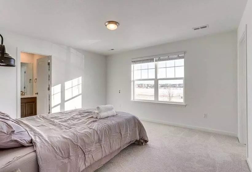 16 Mi To Denver: Spacious Commerce City Home!