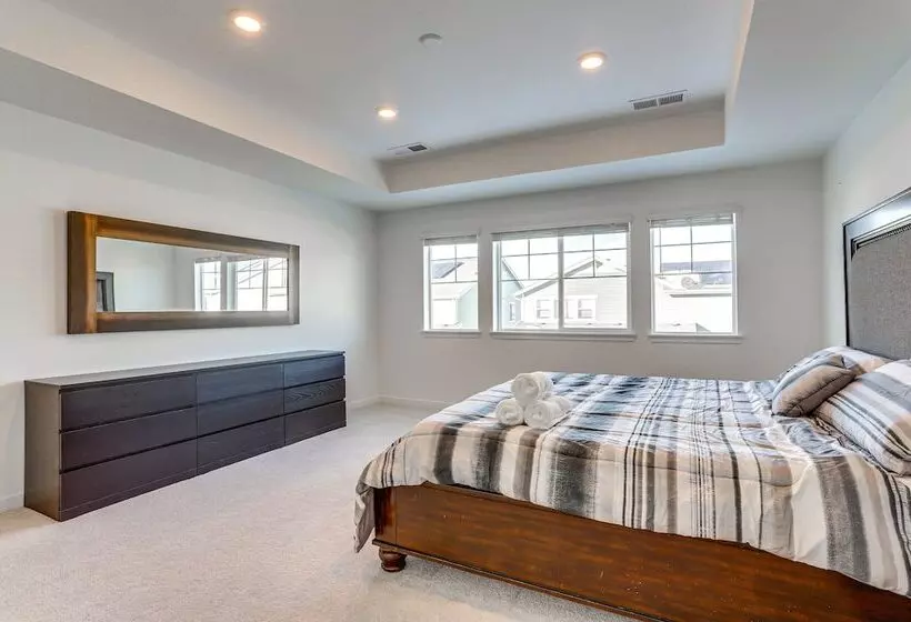 16 Mi To Denver: Spacious Commerce City Home!