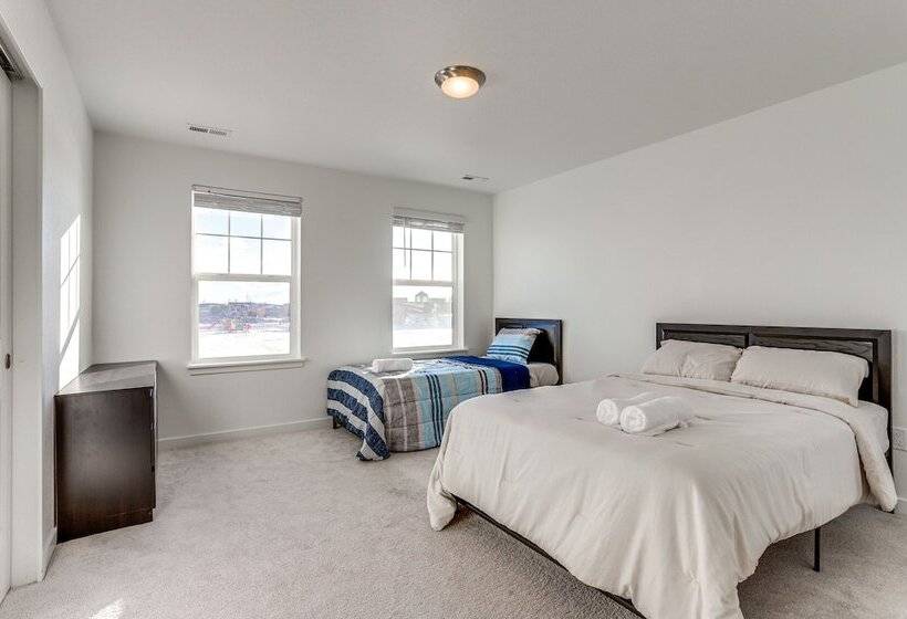 16 Mi To Denver: Spacious Commerce City Home!