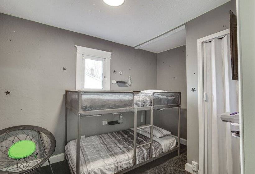 St Louis Home W/ Mini Pool Table & Arcade Game!