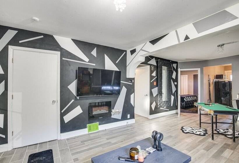 St Louis Home W/ Mini Pool Table & Arcade Game!