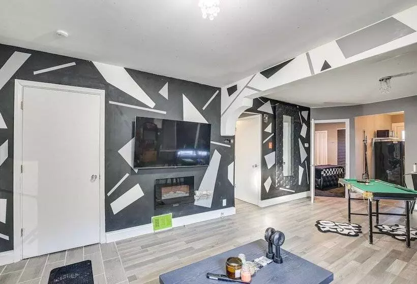 St Louis Home W/ Mini Pool Table & Arcade Game!