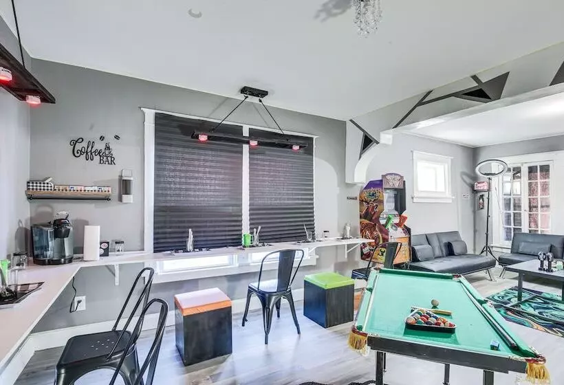 St Louis Home W/ Mini Pool Table & Arcade Game!