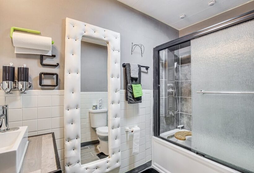 St Louis Home W/ Mini Pool Table & Arcade Game!