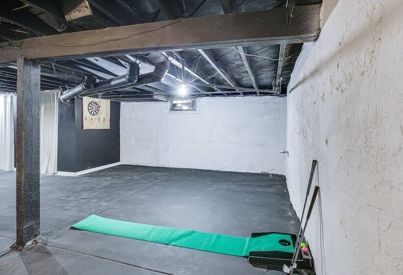 St Louis Home W/ Mini Pool Table & Arcade Game!