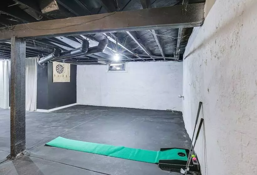 St Louis Home W/ Mini Pool Table & Arcade Game!