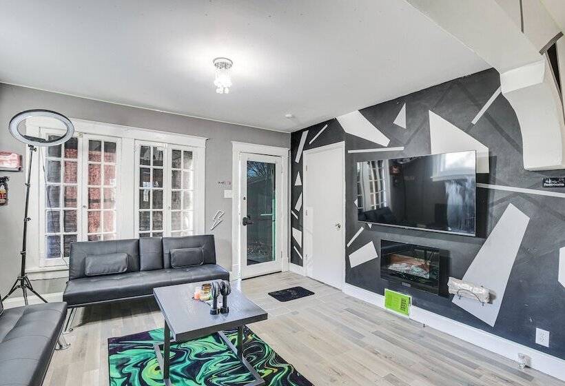 St Louis Home W/ Mini Pool Table & Arcade Game!