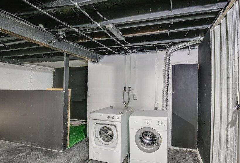 St Louis Home W/ Mini Pool Table & Arcade Game!