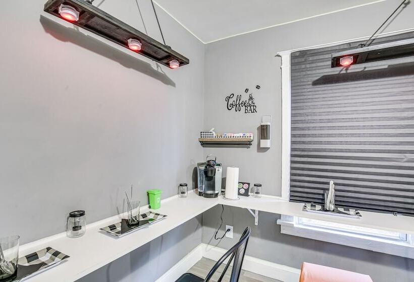 St Louis Home W/ Mini Pool Table & Arcade Game!