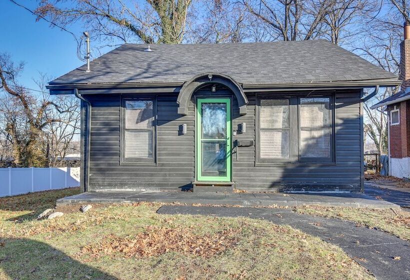 St Louis Home W/ Mini Pool Table & Arcade Game!