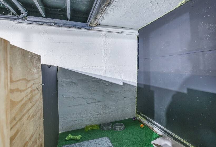 St Louis Home W/ Mini Pool Table & Arcade Game!