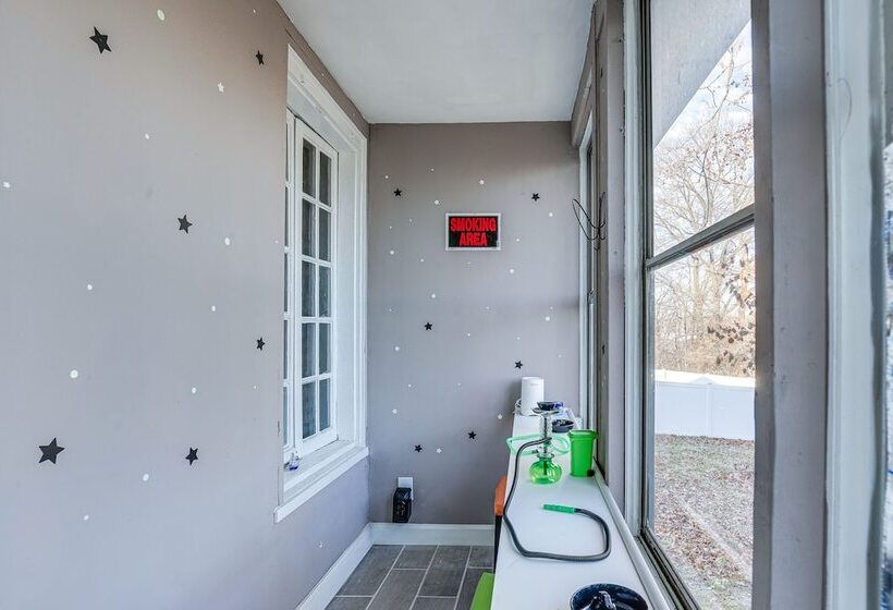 St Louis Home W/ Mini Pool Table & Arcade Game!