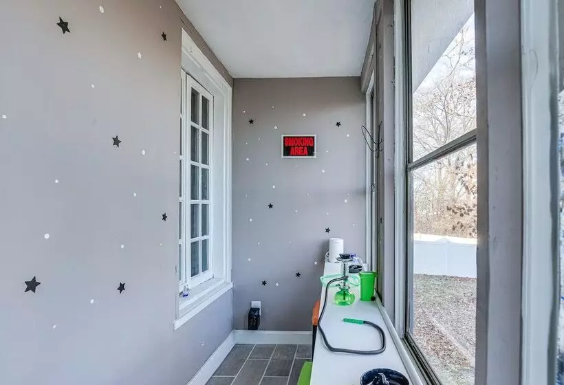 St Louis Home W/ Mini Pool Table & Arcade Game!