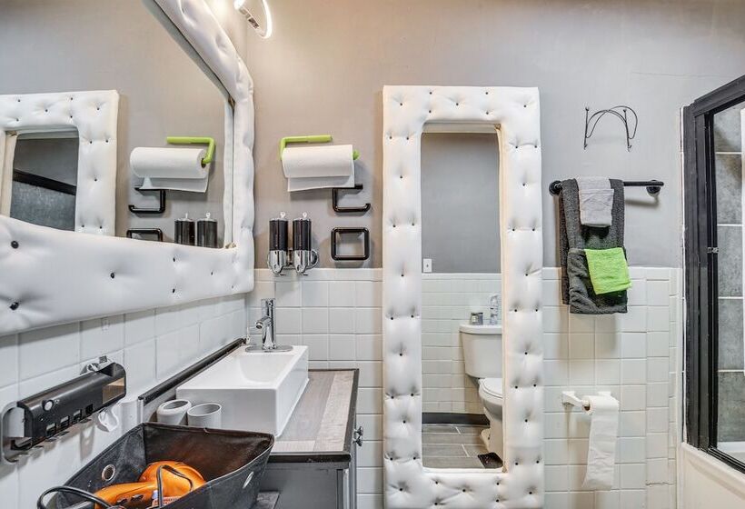 St Louis Home W/ Mini Pool Table & Arcade Game!