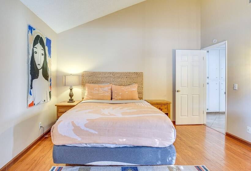 Yucca Valley Escape W/ Backyard & Mountain Views!