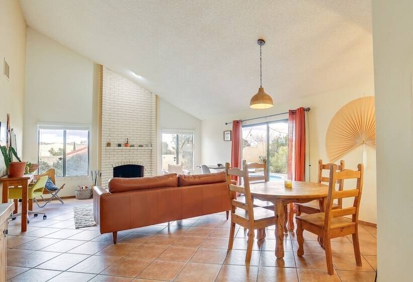 Yucca Valley Escape W/ Backyard & Mountain Views!