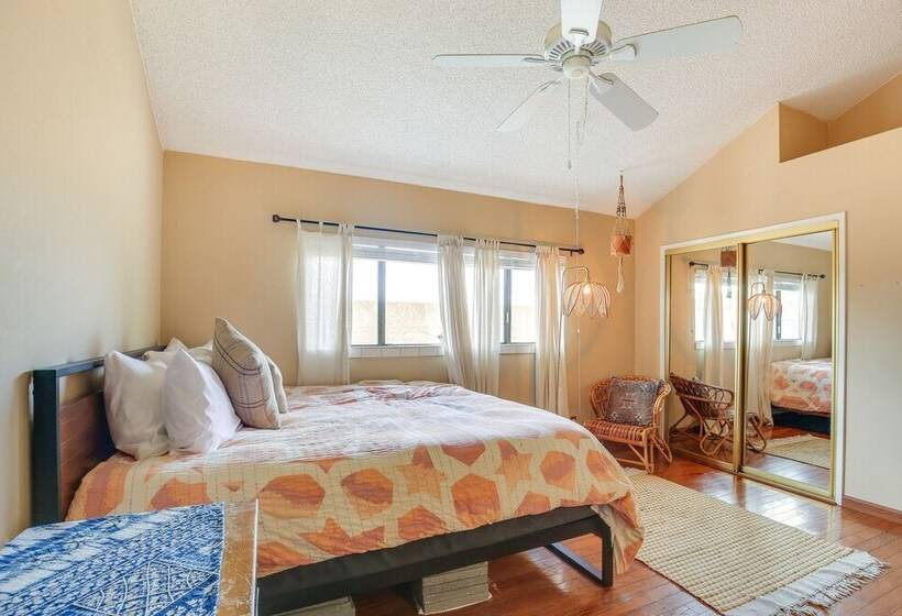 Yucca Valley Escape W/ Backyard & Mountain Views!