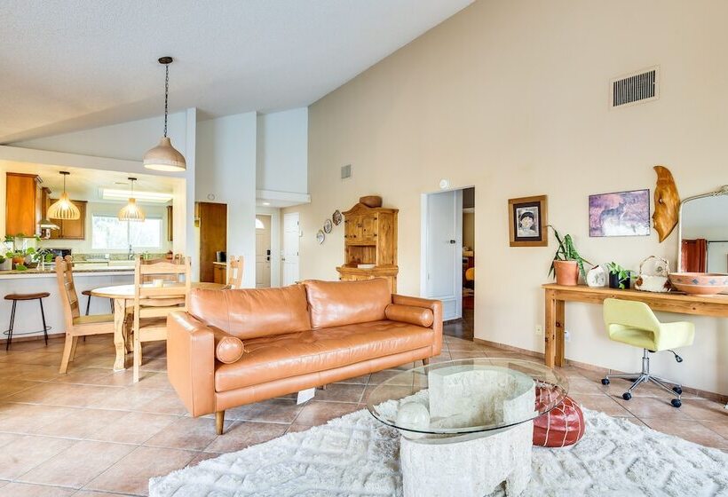 Yucca Valley Escape W/ Backyard & Mountain Views!