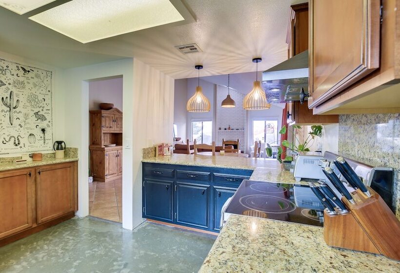 Yucca Valley Escape W/ Backyard & Mountain Views!