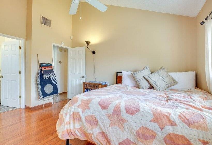 Yucca Valley Escape W/ Backyard & Mountain Views!