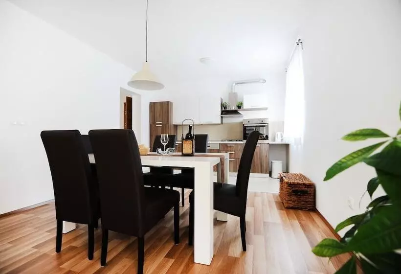 Apartments Hills