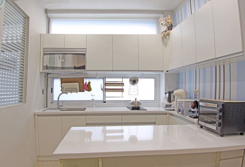 تختخواب و صبحانه E.i.p Stay