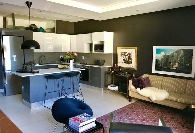 Studio Apartment In Green Point Cape Town