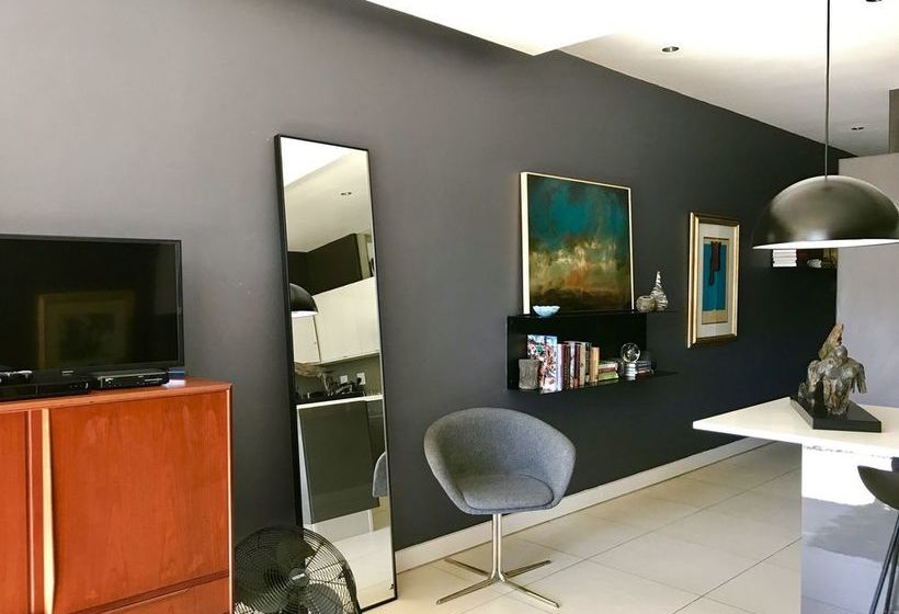 Studio Apartment In Green Point Cape Town