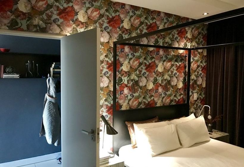 Studio Apartment In Green Point Cape Town