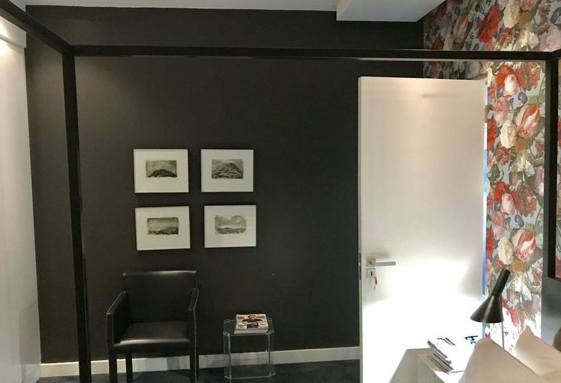 Studio Apartment In Green Point Cape Town