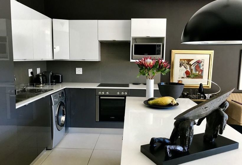 Studio Apartment In Green Point Cape Town