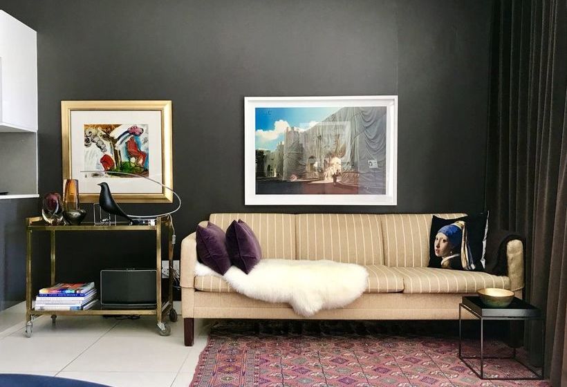 Studio Apartment In Green Point Cape Town