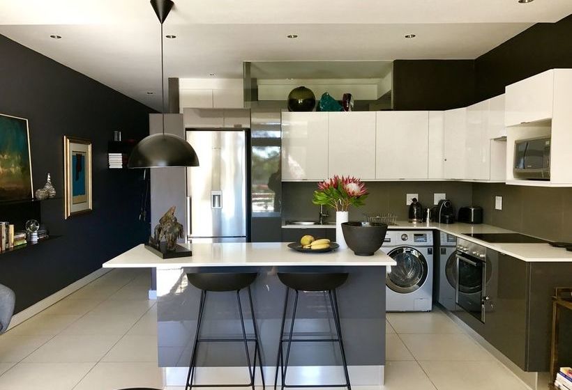 Studio Apartment In Green Point Cape Town