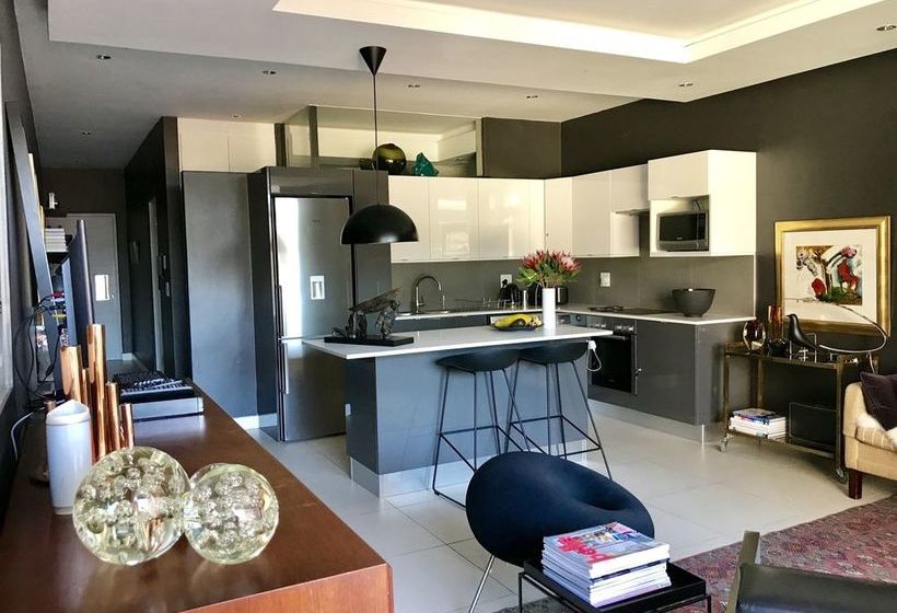 Studio Apartment In Green Point Cape Town