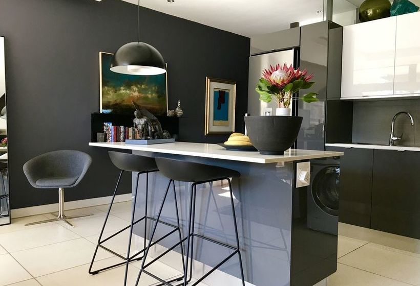 Studio Apartment In Green Point Cape Town