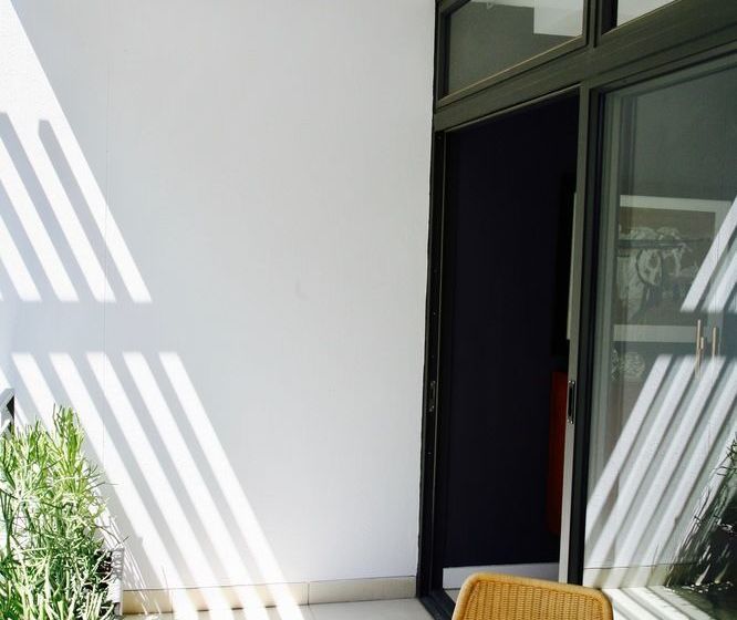 Studio Apartment In Green Point Cape Town