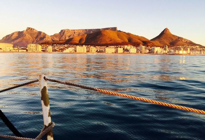 Studio Apartment In Green Point Cape Town