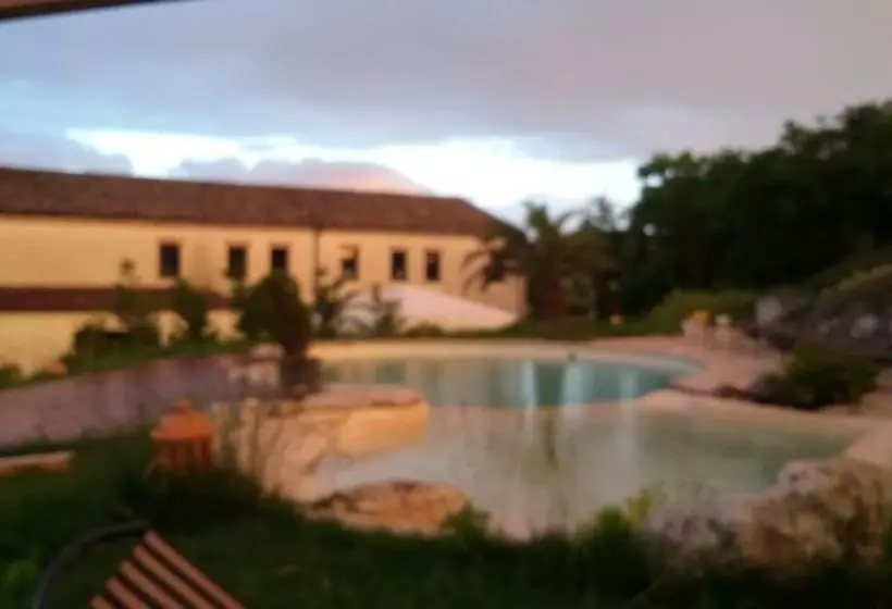 مسافرخانه Country House Martines Club Resort & Mandalay Spa