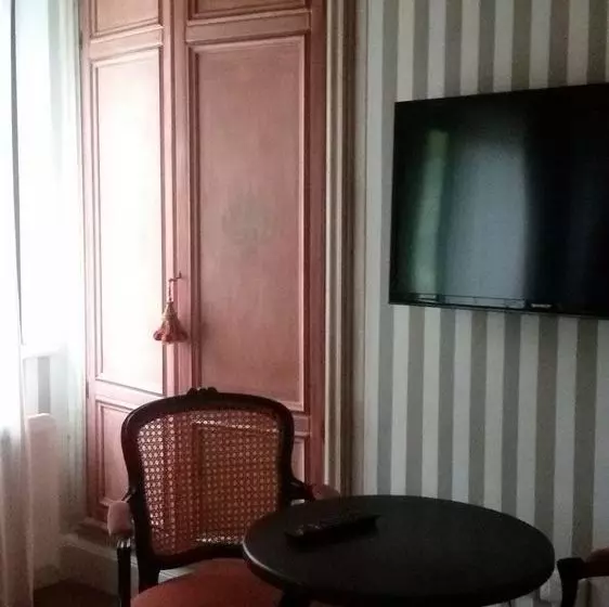 مسافرخانه Country House Martines Club Resort & Mandalay Spa