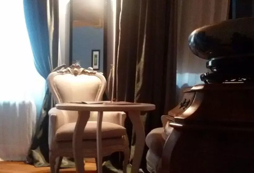 مسافرخانه Country House Martines Club Resort & Mandalay Spa