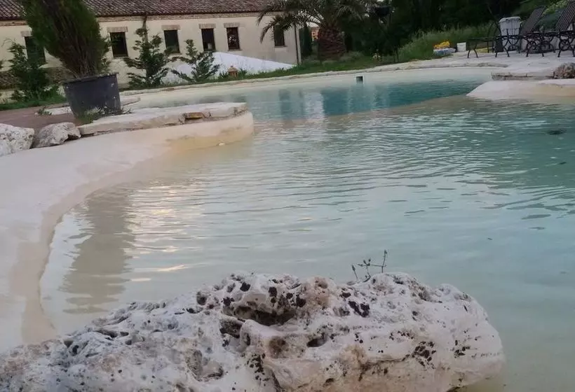 مسافرخانه Country House Martines Club Resort & Mandalay Spa