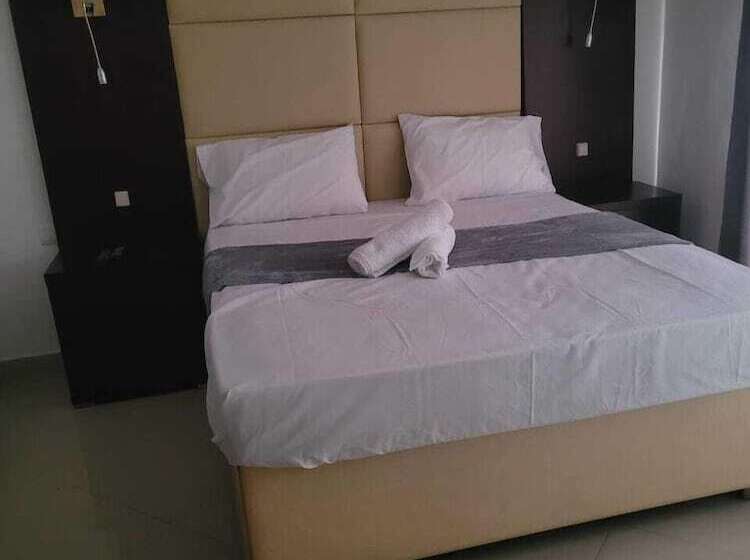 هتل Guest House La Plaza