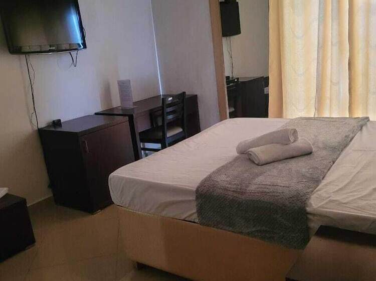 هتل Guest House La Plaza