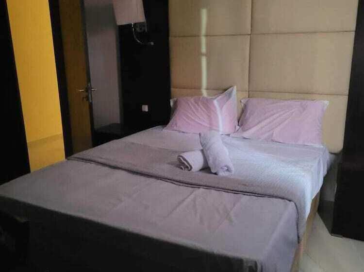هتل Guest House La Plaza