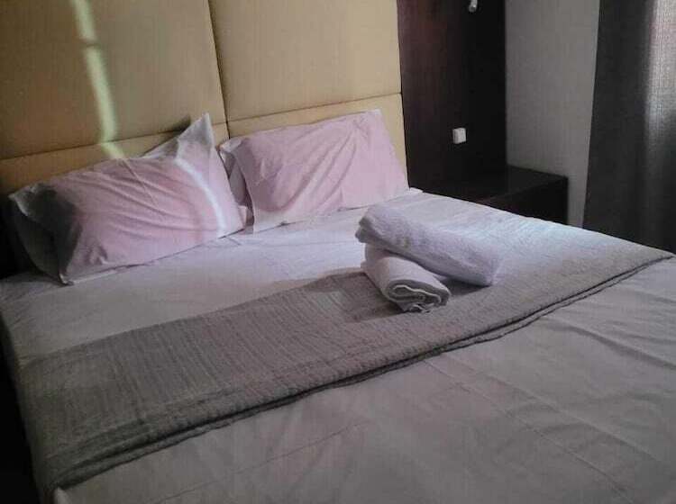 هتل Guest House La Plaza